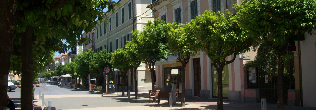 Vista del corso di Diano Marina