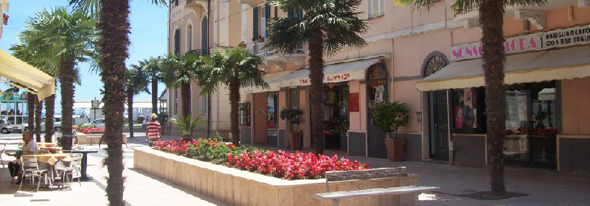 La passeggiata al mare di Diano Marina